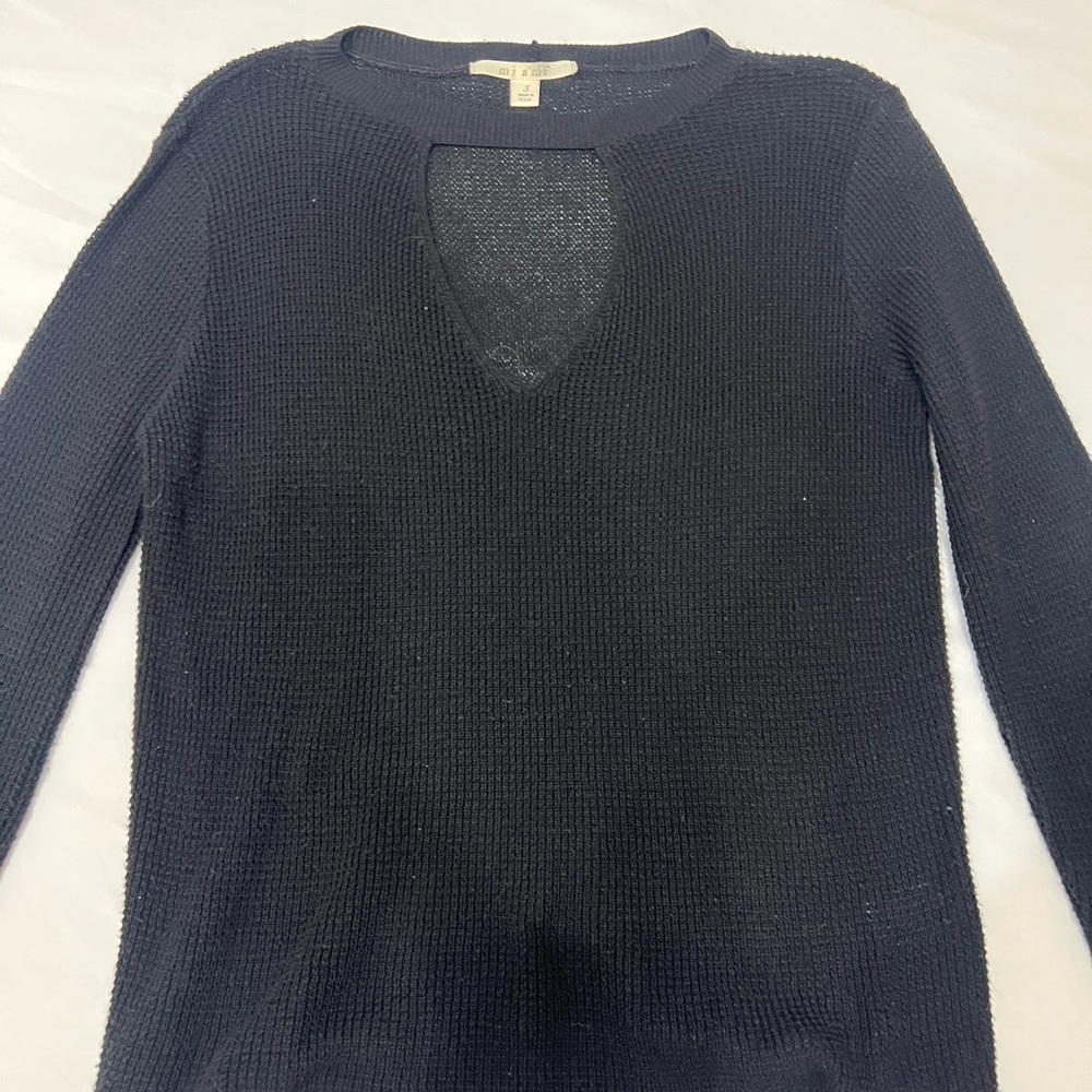 Francesca's Collections Black V-Neck Sweater